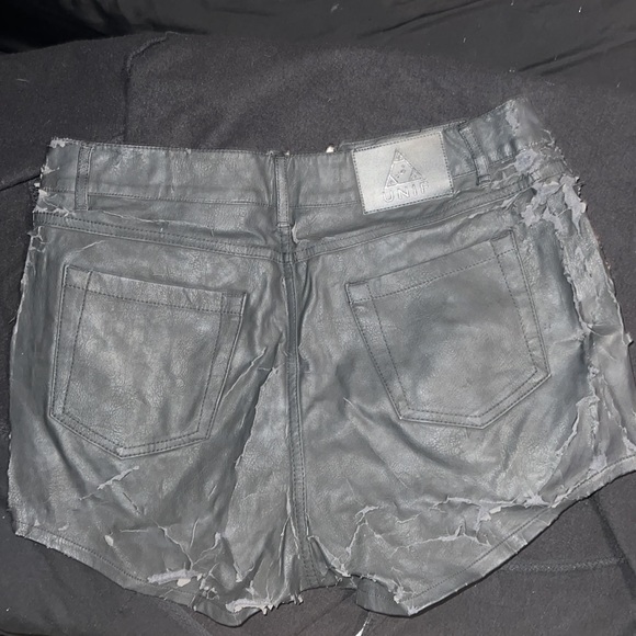 UNIF | Shorts - Picture 4 of 5